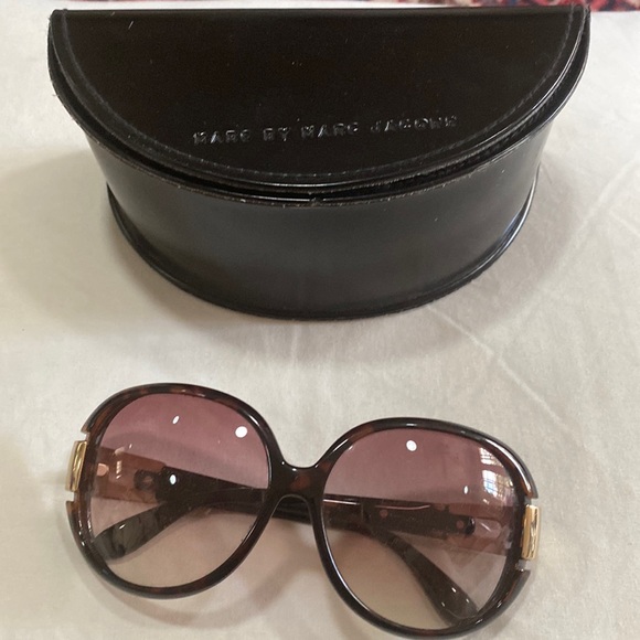 Marc by MARC JACOBS oversized vintage sunglasses ? with case main image 4